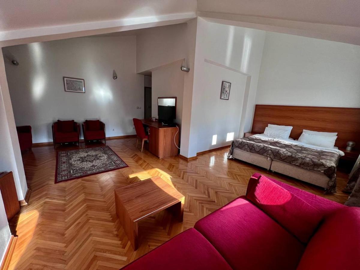 Hotel Ambasador Podgorica Extérieur photo
