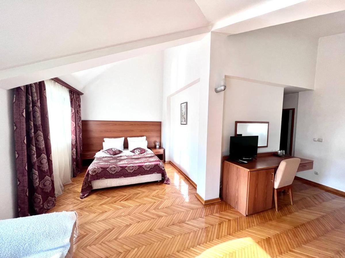 Hotel Ambasador Podgorica Extérieur photo