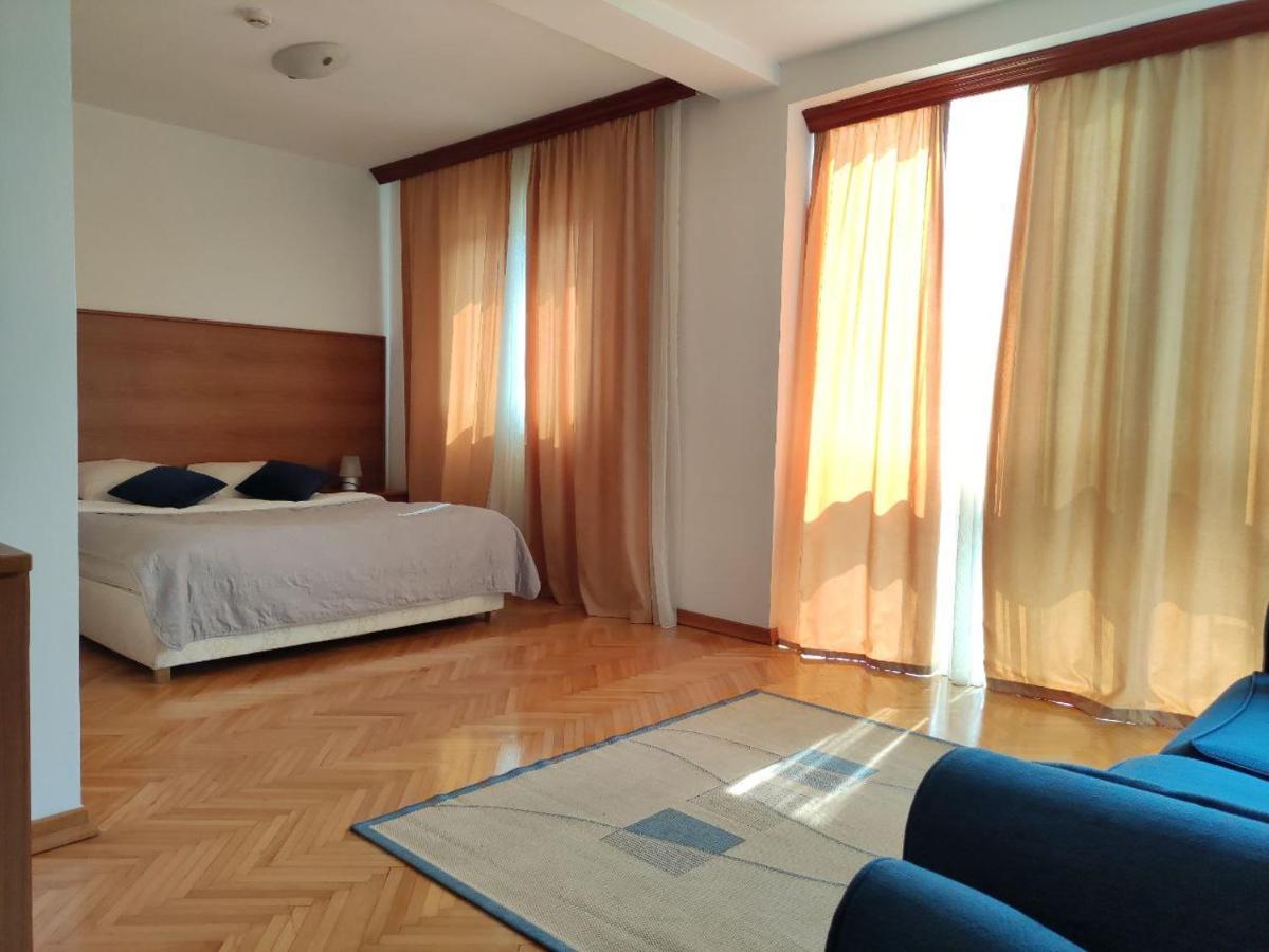 Hotel Ambasador Podgorica Extérieur photo