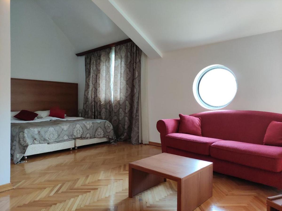 Hotel Ambasador Podgorica Extérieur photo