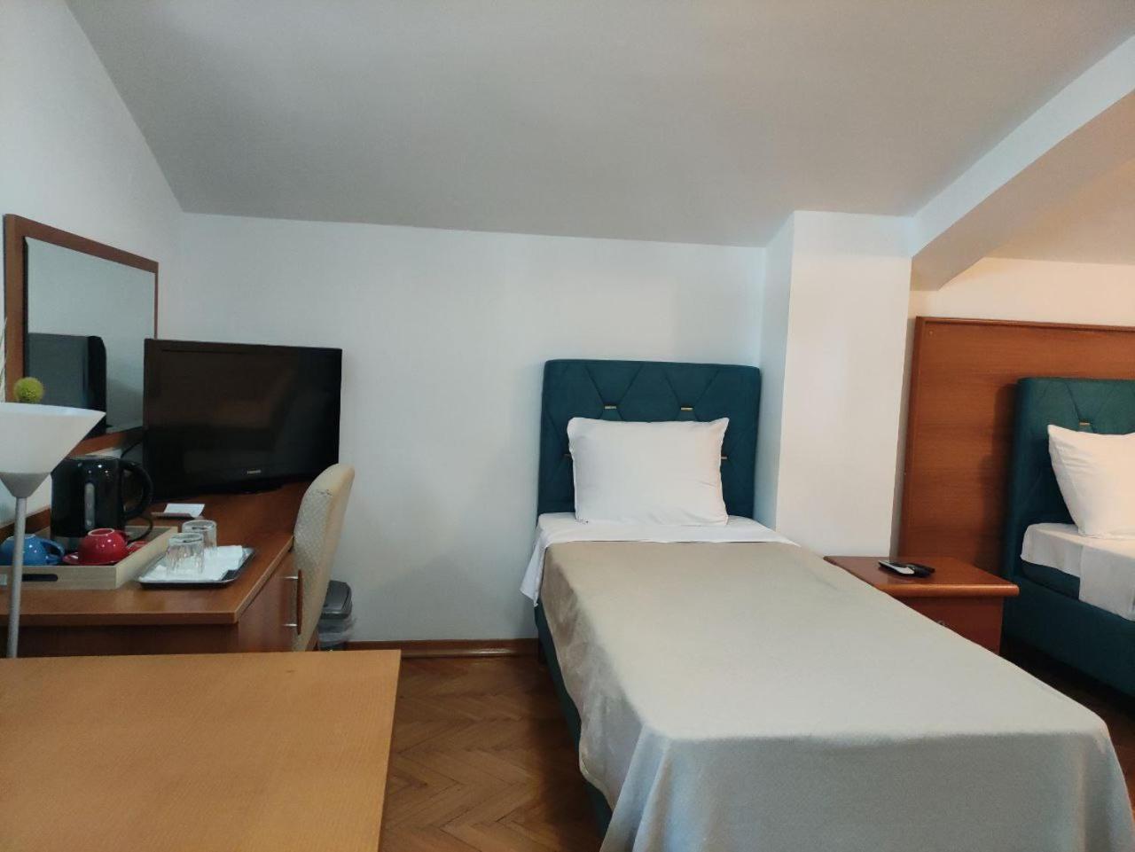 Hotel Ambasador Podgorica Extérieur photo