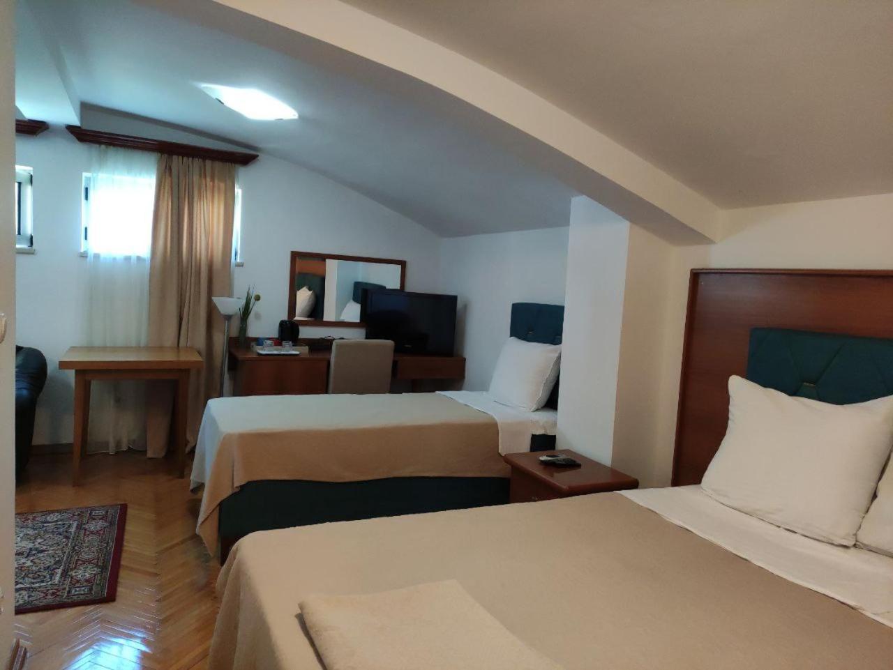 Hotel Ambasador Podgorica Extérieur photo