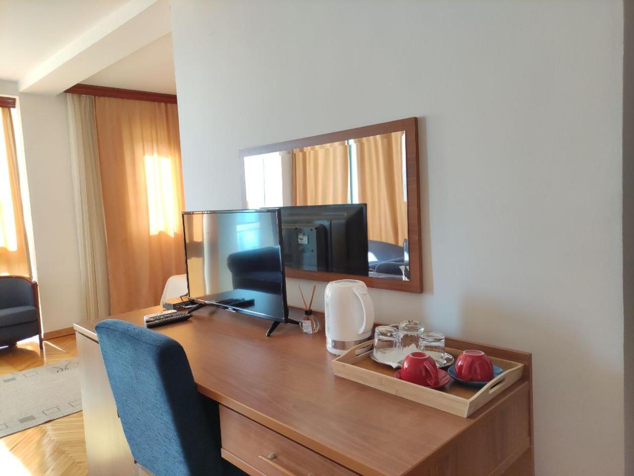 Hotel Ambasador Podgorica Extérieur photo