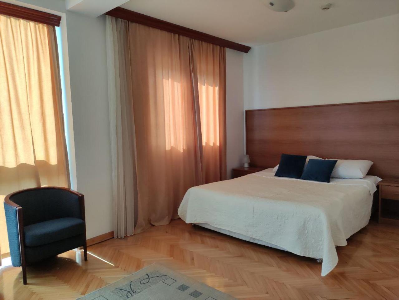 Hotel Ambasador Podgorica Extérieur photo