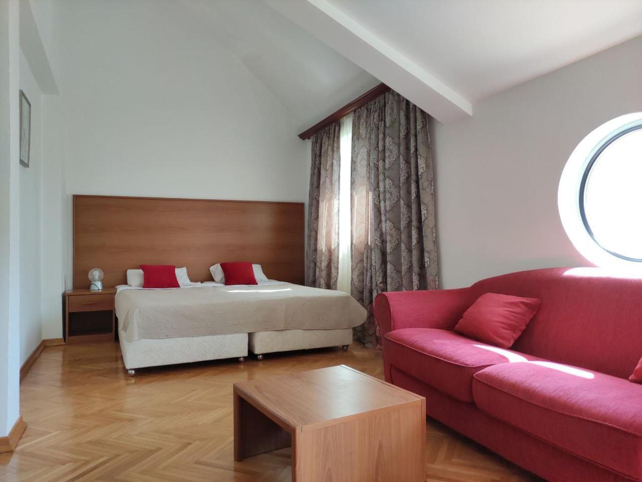 Hotel Ambasador Podgorica Extérieur photo
